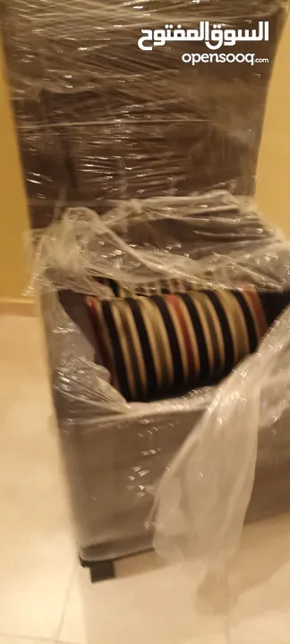 كراسي عدد 2 تفصيل وكالة بالجلاتين لم يستخدم خشب وملبس قماش مخمل ملوكي تكلفتهم 600 البيع بأقل سعر الت