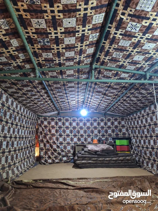 السلام عليكم بيت موكيت كامل الحديد خماسي طول 8وعرض4 ب الاضافة مترين مطبخ موكيت ارضي عدد2 بني وعسلي .