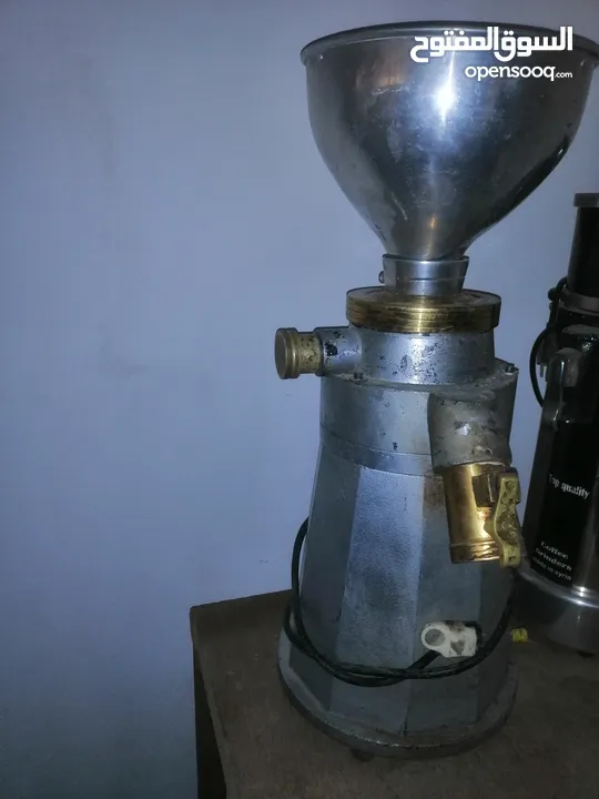 ماكينة طحن قهوة عدد 2 للبيع 1فاز