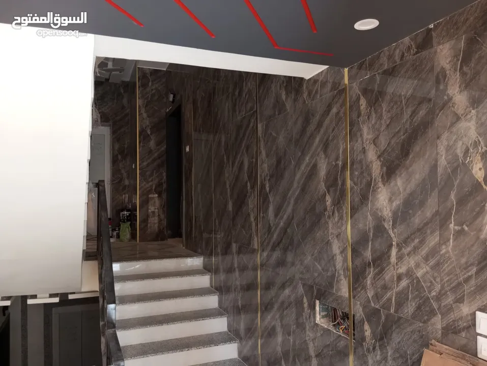 شقة ارضية معلقة مميزة على شارعين  بالبنيات  بتشطيب ومواصفات مميزه جدا عن باقي الشقق للبيع المستعجل