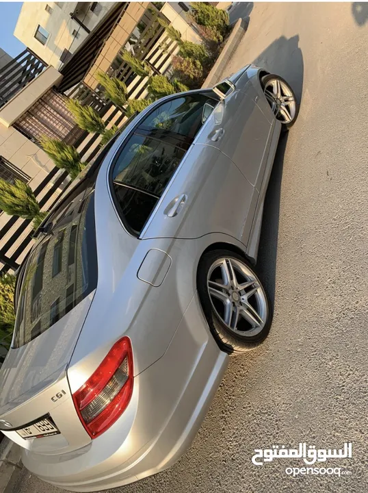 مرسيدس c200 موديل 2011 مميزه