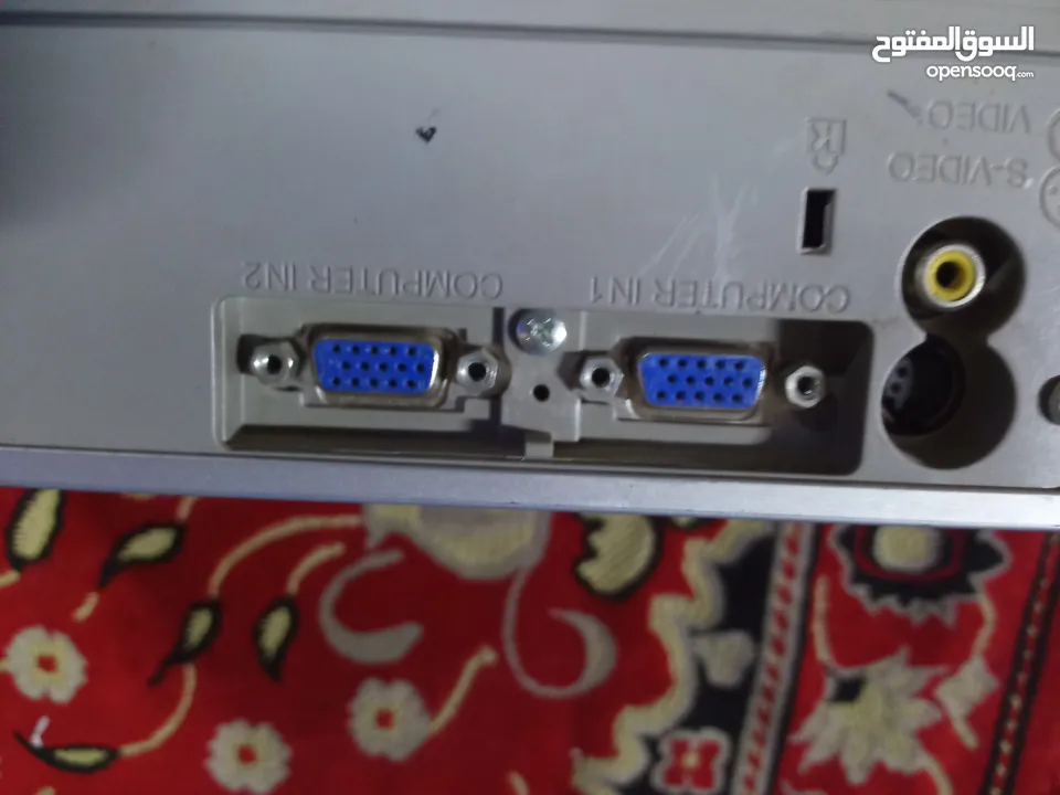 بروجكتر هيتاشيVGA موديلcpRx70....2000لومنس به مدخلAV.......VGA