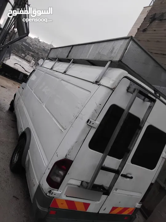 سيارة باص مرسيدس 416