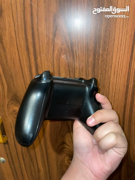 Xbox one x استعمال خفيف مع العاب