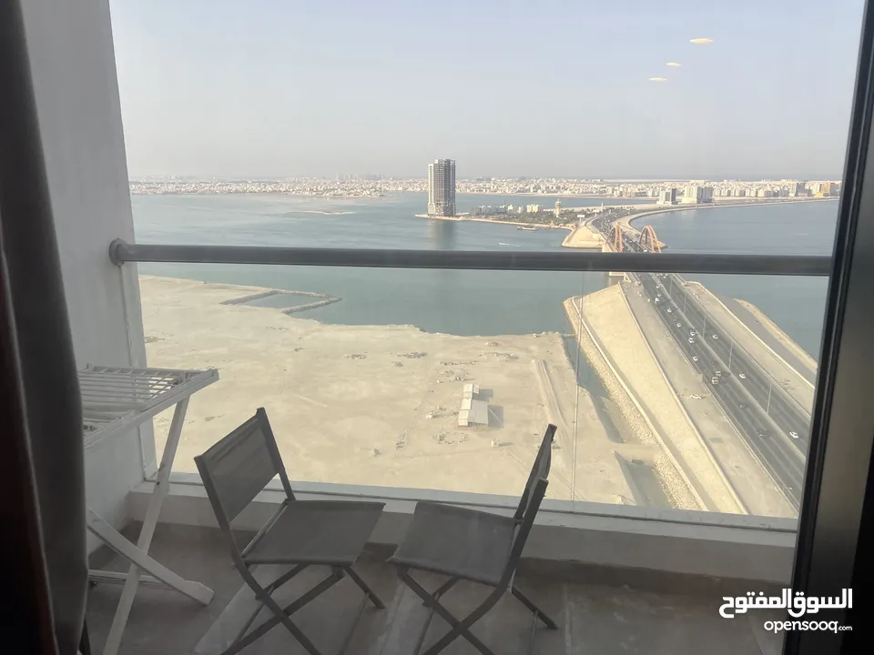 ستديو للايجار مطل على البحر يوجد بلكونه شامل ewa في مبنى جديد