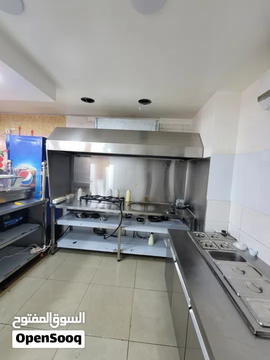 السلام عليكم ورحمة الله وبركاته مطعم في الرفاع الشرقي بوكوارة  معروض للبيع كامل متكامل وبسعر مناسب ل