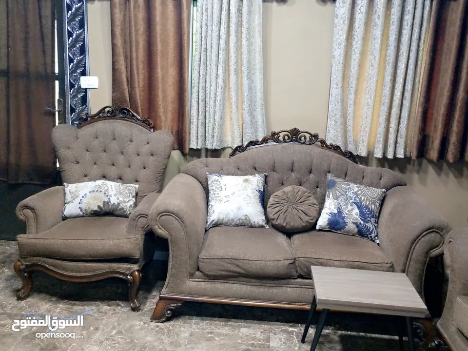 طقم كنب بحالة ممتازة