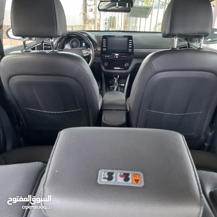 سياره للبيع هونداي ايونك لون فيراني .قطعت مسافه 65 الف كيلو فقط وارد كوري موديل 2020  حره حديث .