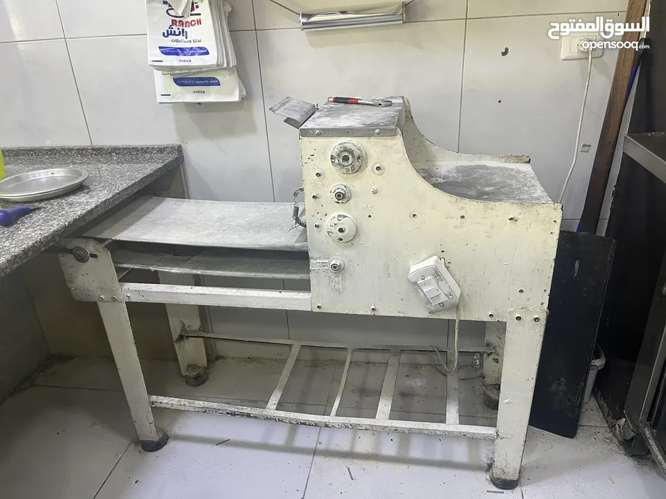 معدات مطعم كاملة بحالة ممتازة وبسعر مناسب