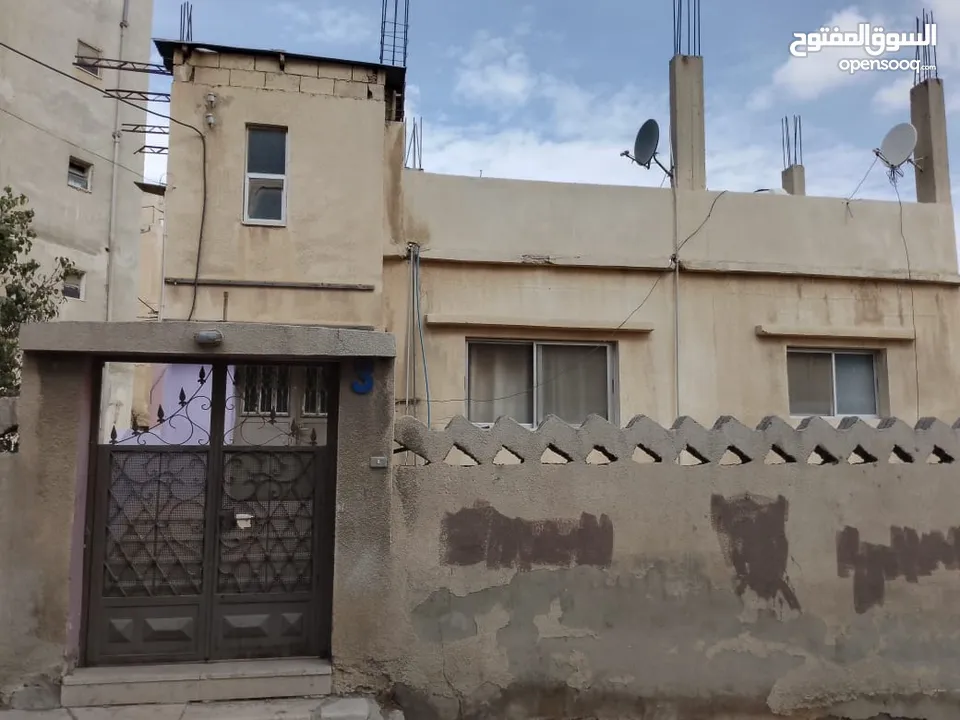 بيت طابقين للبيع الارض:505كم البناءطابقين..تصنيف ج مساحه البناء تقريبا طابق الارضي 185 متر مساحه الب