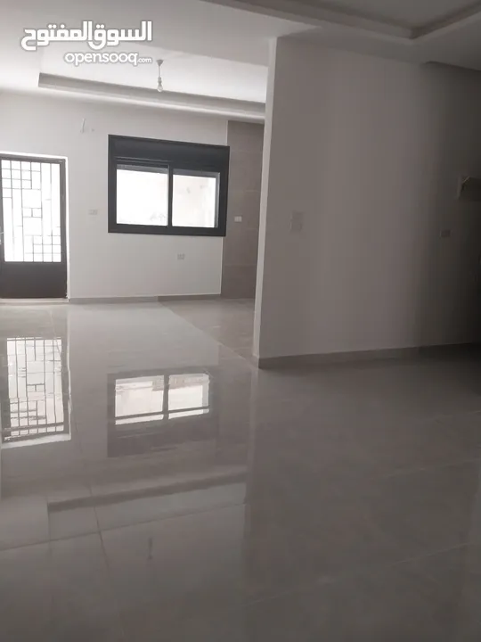 طابقيه  ضاحية الرشيد 4نوم 260م وتراسات