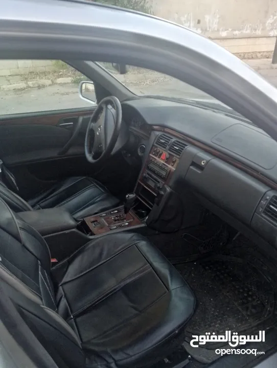 مرسيدس يليجنس E200 2002