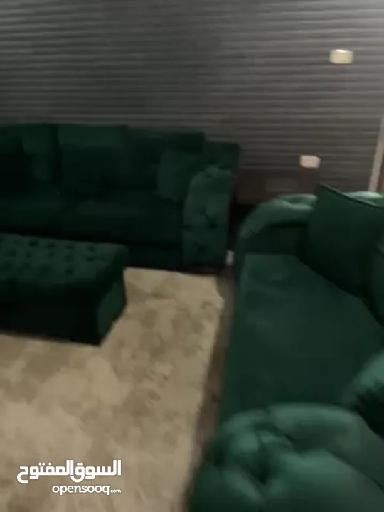 طقم كنب تفصيل خشب لاتيه لون زيتي 9 مقاعد وبفة