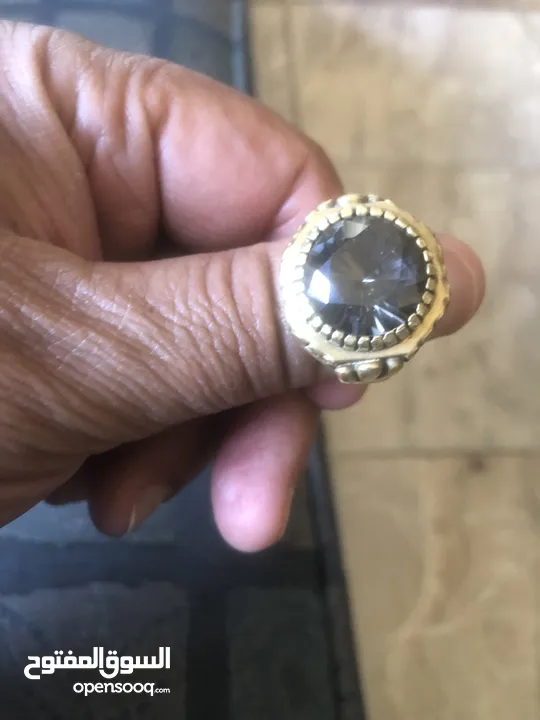 خاتمين انتيك حجر مازونايت حجم كبير للبيع بسعر مناسب الخاتم انتييك. والحجر مازونايت.