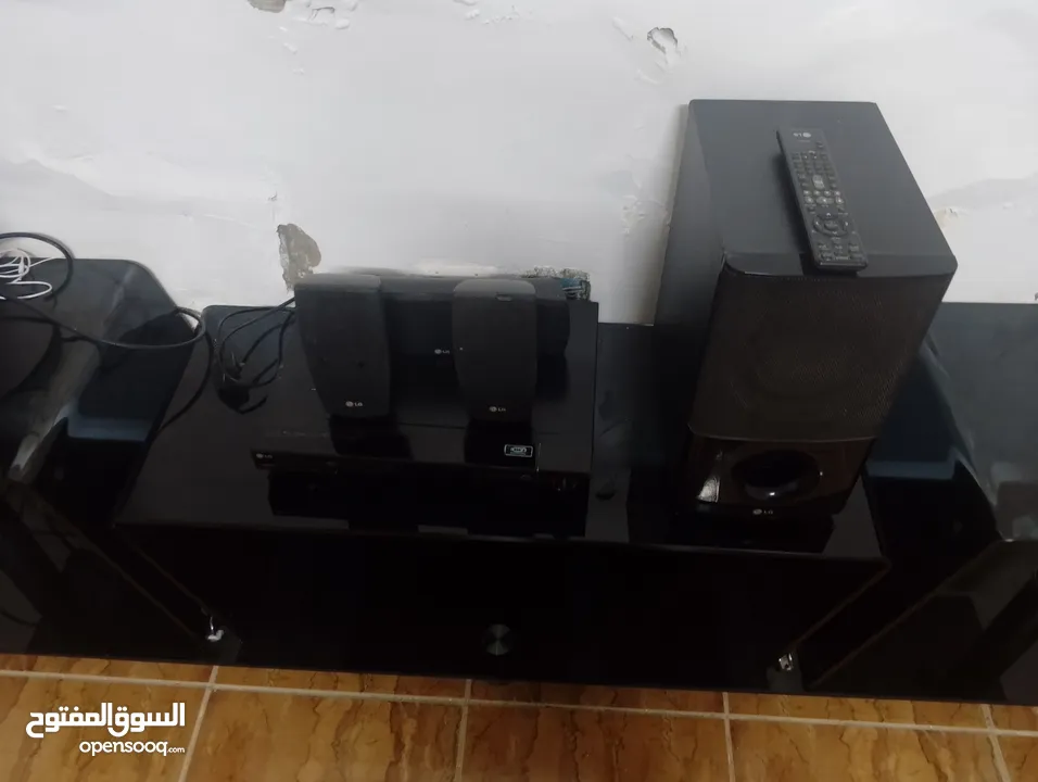 سماعات مع دي في دي