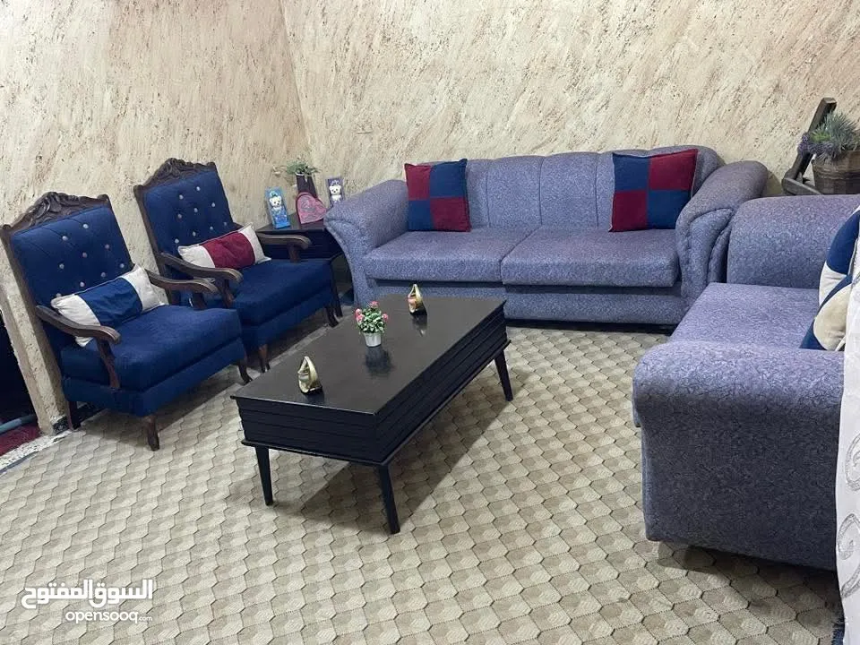 طقمين كنب وطاولة سفرة ومرجيحة