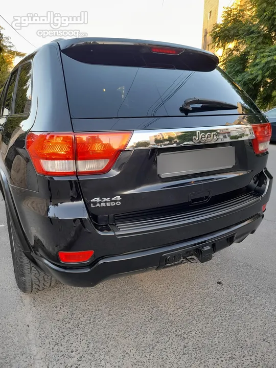 Jeep Grand Cherokee 2011                                                          Laredo 4x4