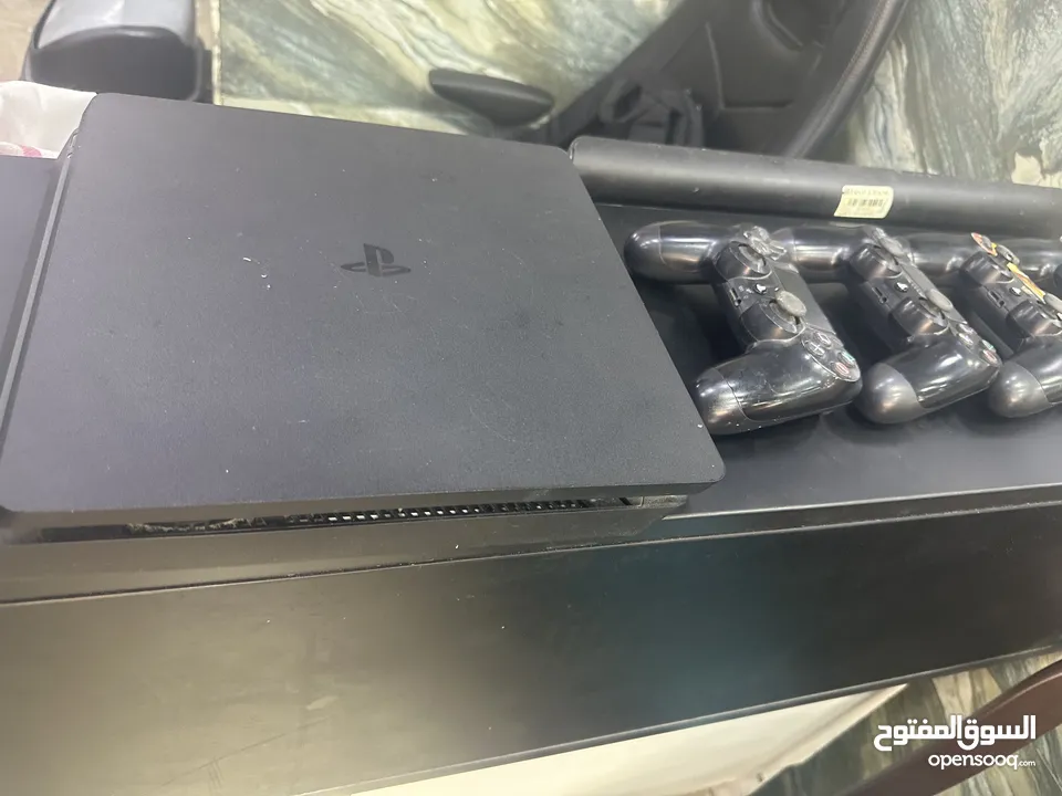 Playstation 4 slim مستعمل بحالة ممتازة للبيع