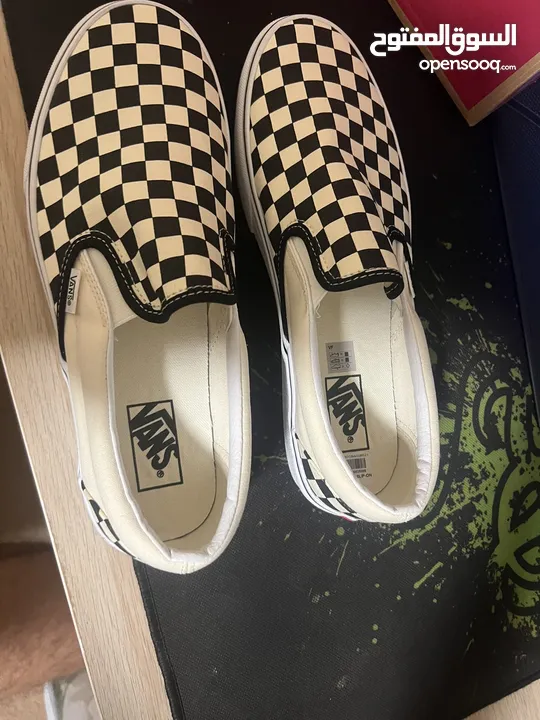 Brand New Vans Slip-On Shoes – Iconic Style & All-Day Comfort