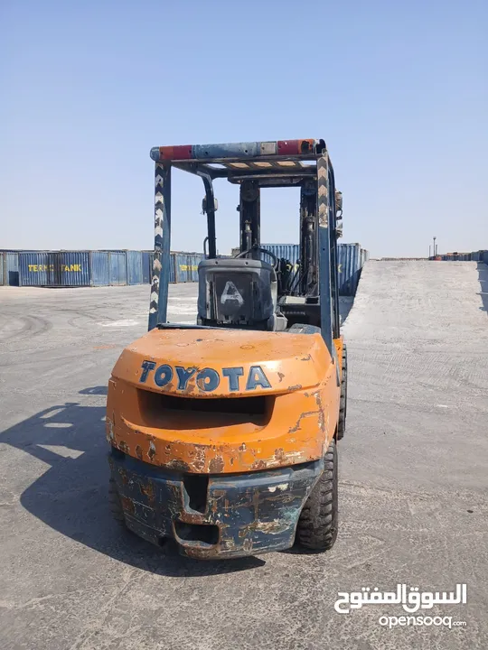 TOYOTA FORKLIFT 3 tons capacity (2003) in good condition and Reasonable Price.