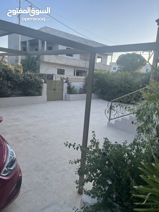 ارض دونم مع بيت ارضي وبيت طابقين