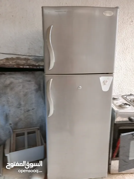 ثلاث للبيع. استخدام منزل شاغل 100