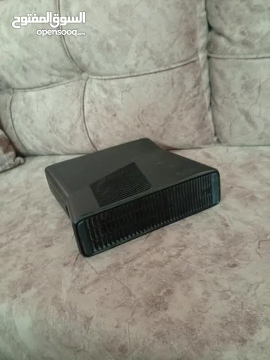 X Box 360 مستعملة 5يدات 3سود و2بيض و14سيدي  وشاحنين وبطريتين