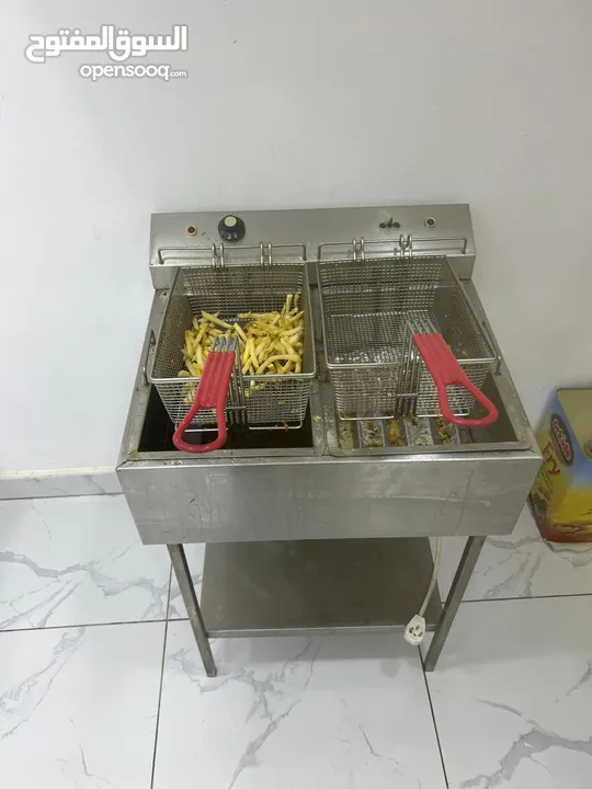 عدة مطعم للبيع