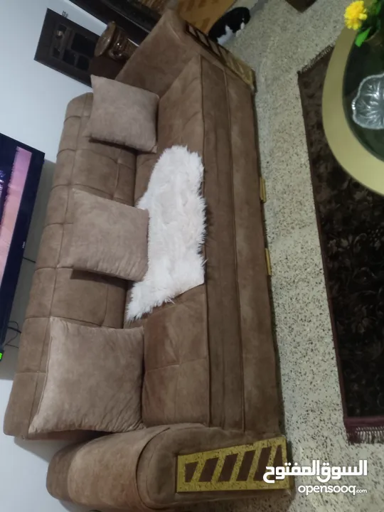 كنب مع طرابيزات بي 250 دينار جديد وكاله استعمال شهر