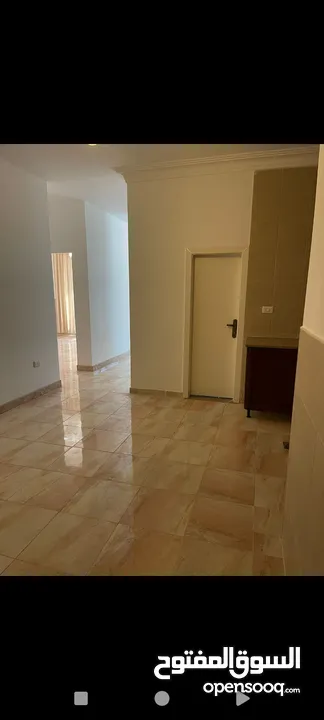 شقه فارغه للايجار - 2 غرف نوم + طابق ارضي  250 شهري