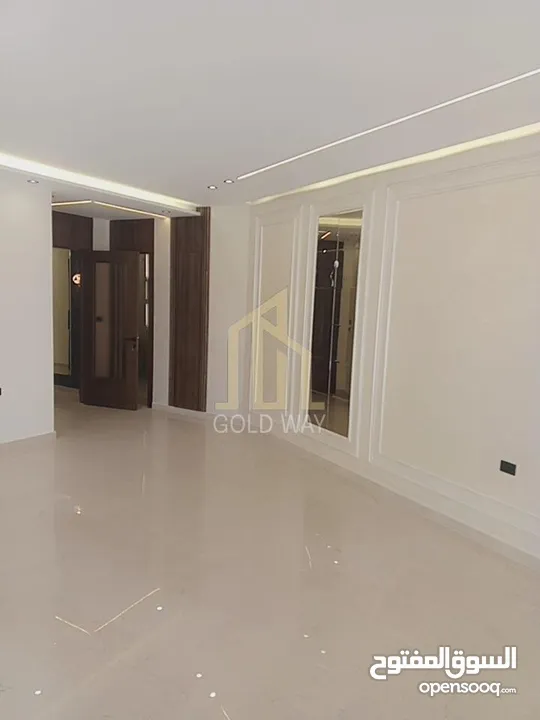شقة مميزة للبيع طابق أول 290م في أجمل مناطق دير غبار/ ref 7012