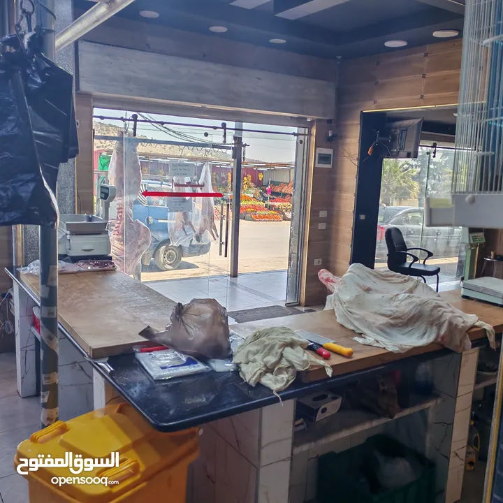 ملحمه مع مطعم في ارقا أماكن سوف منطقه سياحيه بالقرب من مستشفى هيا العسكري المكان مقططض بالمقتربين