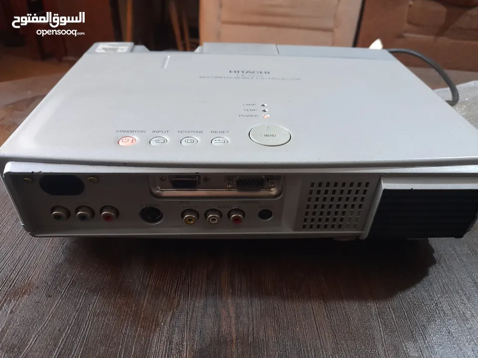 بروجكتر هيتاشي بحالة ممتازة جدا للبيع بسعر مغري جدا