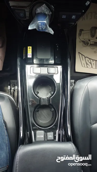 تويوتا بريوس 2022 XLE فحص كامل فل ما عدا الفتحة صنف بيرسونا TOYOTA PRIUS 2022 XLE FULLY LODED