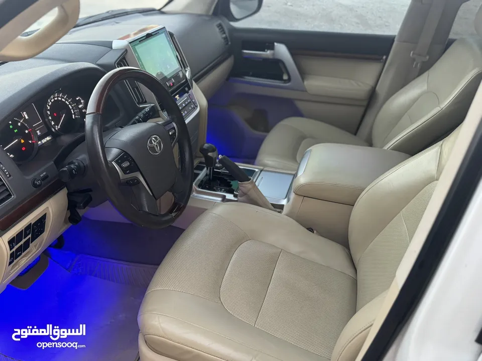 Toyota Land Cruiser 2016 Gx-r 5700CC V8 بحالة الوكالة الفحص: 7 جيد بدون ملاحظات