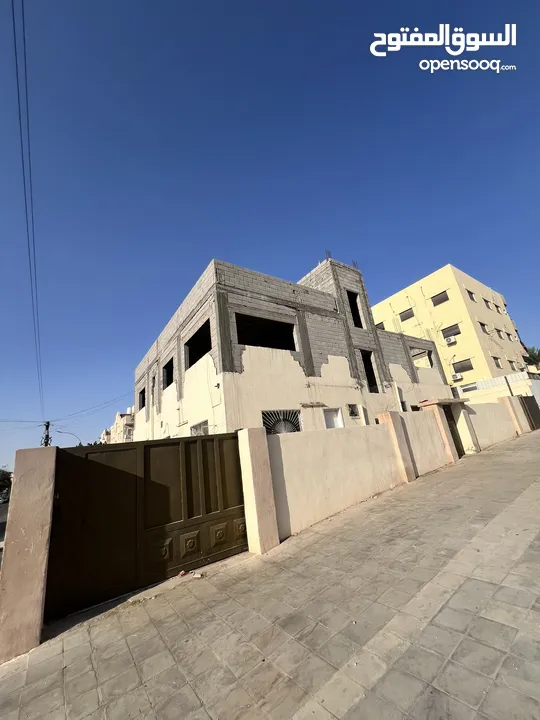 نص عمارة سكنية للبيع في منطقة الثالثة – العقبة