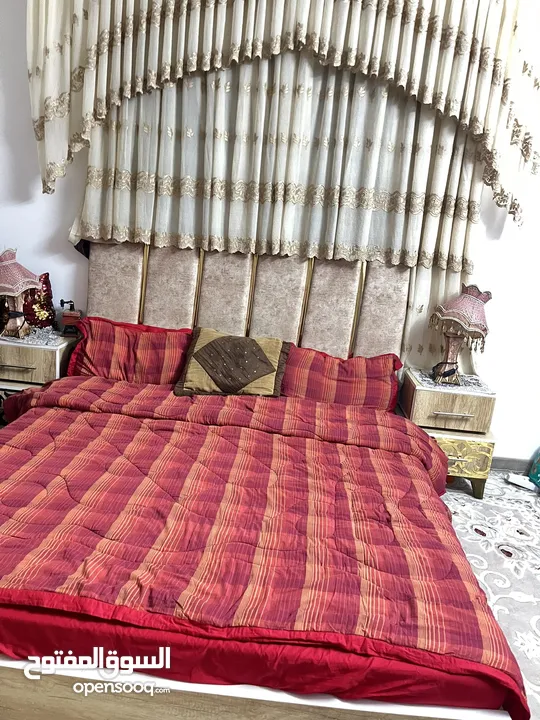 غرفة نوم خشب 5 قطع بحالة الجديد