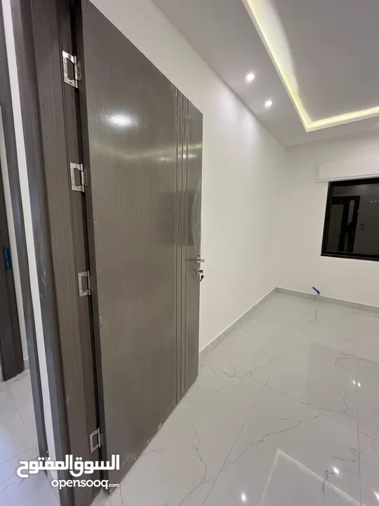 شقة مميزة للبيع في البنيات خلف جامعة البتراء