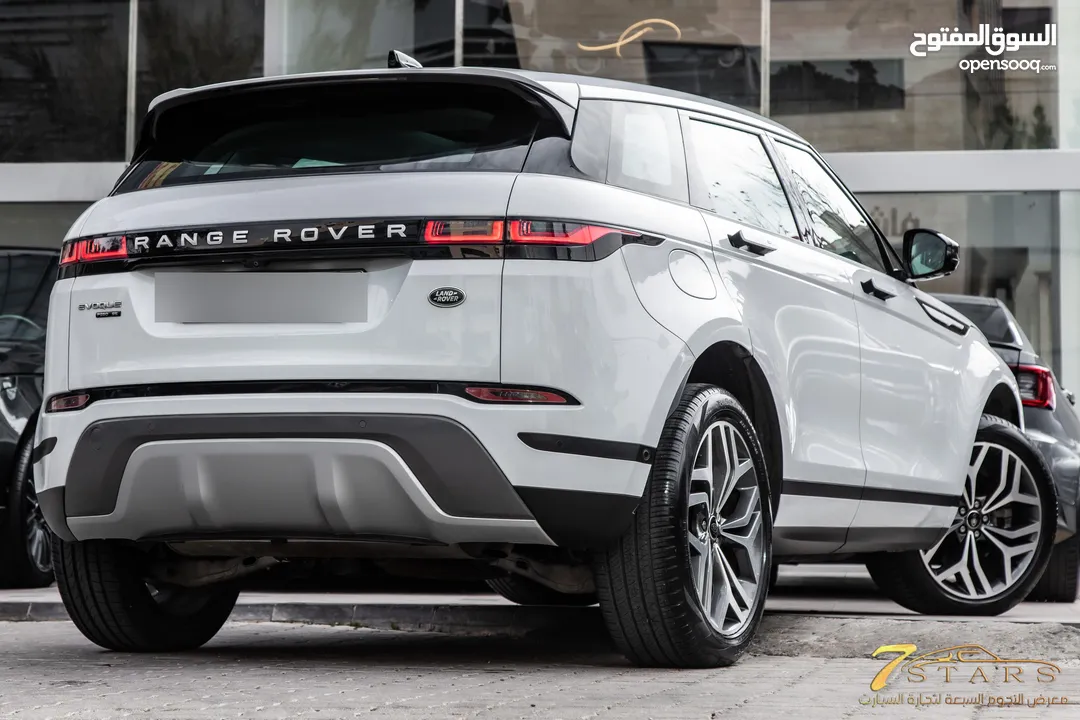 Range Rover Evoque 2020 P250 Se  السيارة وارد و صيانة الشركة و قطعت مسافة 33,000 كم فقط