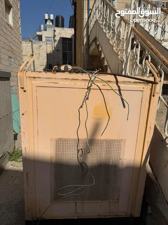 مولدات كهرباء -  80 kva- بريطاني - 3 فاز -مع كاتم صوت - بحالة ممتازة جدا