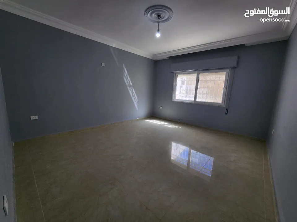 شقة طابقية فارغة للبيع في الرابية - ref : 14569