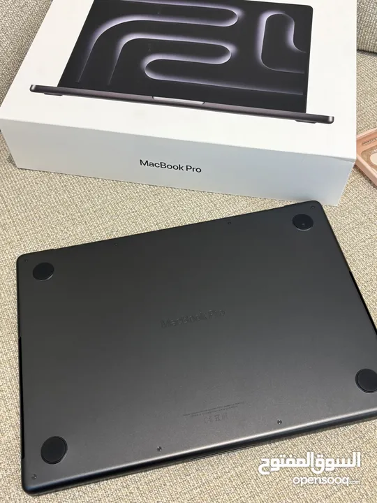 MacBook Pro 14 inch ( M4 1TB )