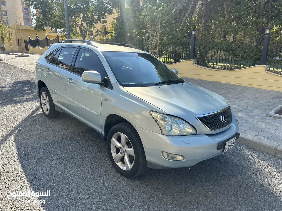 جيب لكزس RX330 موديل 2004