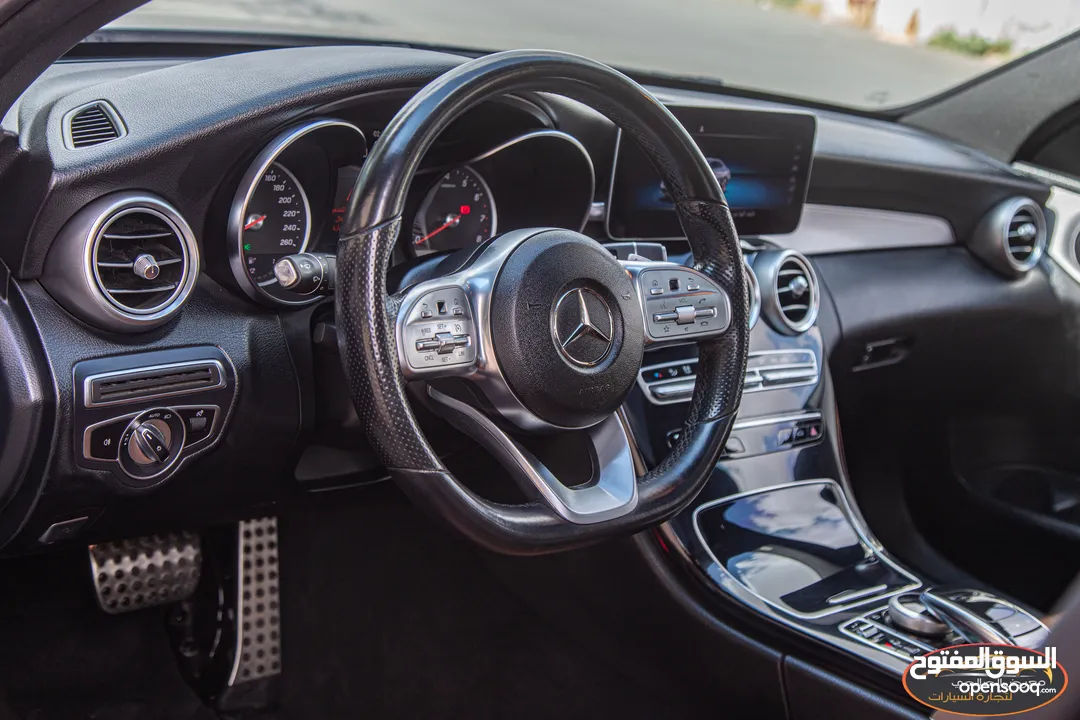 Mercedes C200 2019 Mild hybrid Amg kit Night Package   السيارة وارد الشركة و قطعت مسافة 83,000 كم