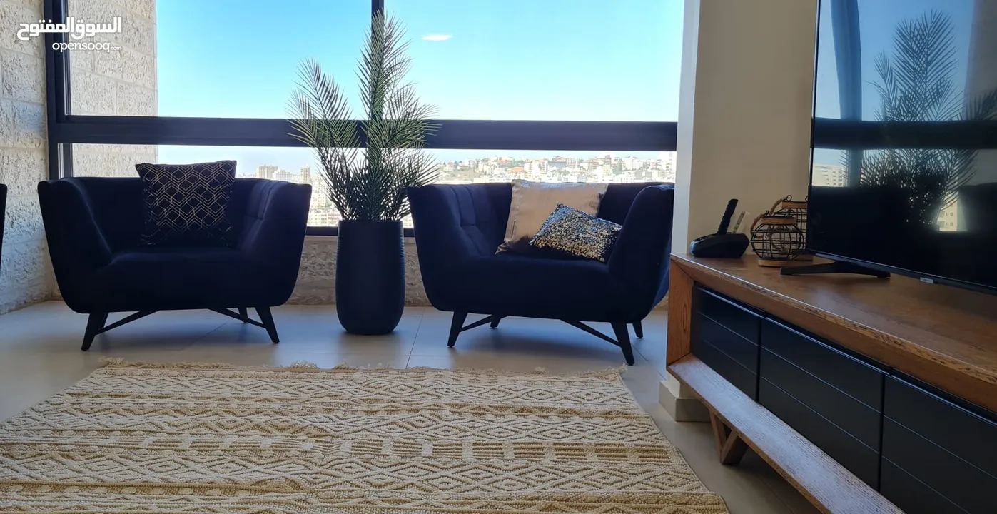 أثاث مستعمل بحالة جيدة (طقم كنبايات + طاولة سفره مع كراسيها + طاولة تلفزيون)