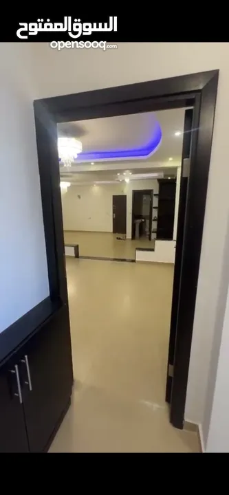 شقة ذات اطلالة خلابه للبيع