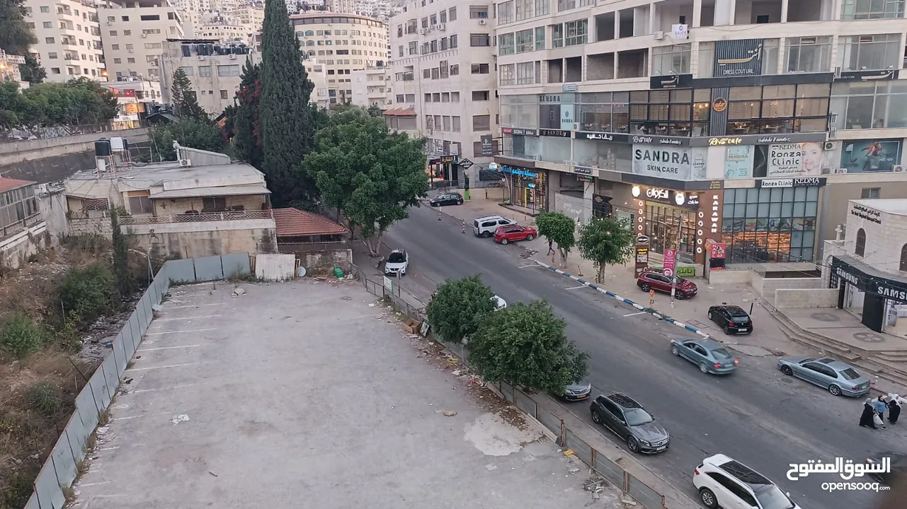 شقه واسعه  مميزه مطله على شارع رفيديا الرئيسي قريبه من. جميع الخدمات