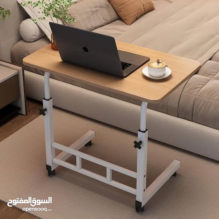 الطاولة الجانبية المتحركة – عملية وأنيقة   تصميم عصري يناسب أي زاوية بالبيت ويضيف لمسة مرتبة.