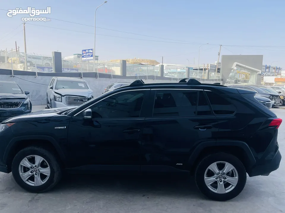 2021 TOYOTA RAV4, LE  بطاريه ليثيوووم السياره توب نضافه بصلاه على النبي