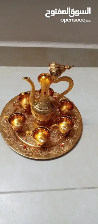 طقم زمزم ذهبي فاخر 8 قطع طقم ابريق مع 6 فناجين وصينيه مميز ديكور منظر